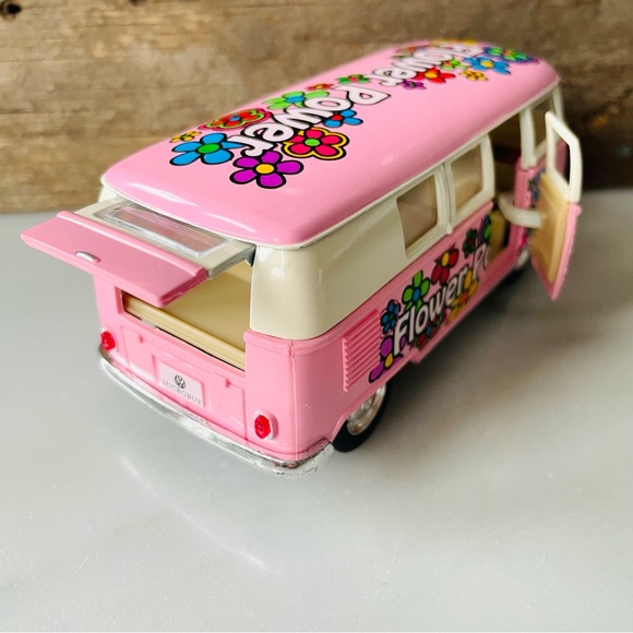 1962 VW Classical Bus Model Car•1/32•NWT•Pink~Cream VW Bus•Rear + Side Door Open - Picture 6 of 13